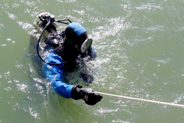 На озере Тельбин на глубине шести метров обнаружили утопленника