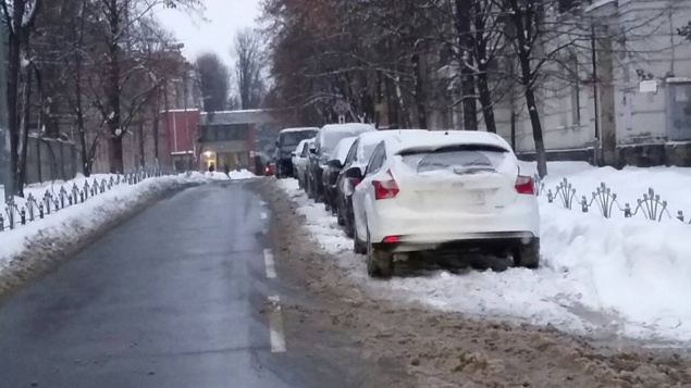 Киевлян попросили сообщать, где не убран снег