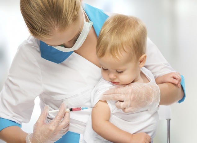 Киевские врачи не рекомендуют делать прививки до стабилизации эпидситуации