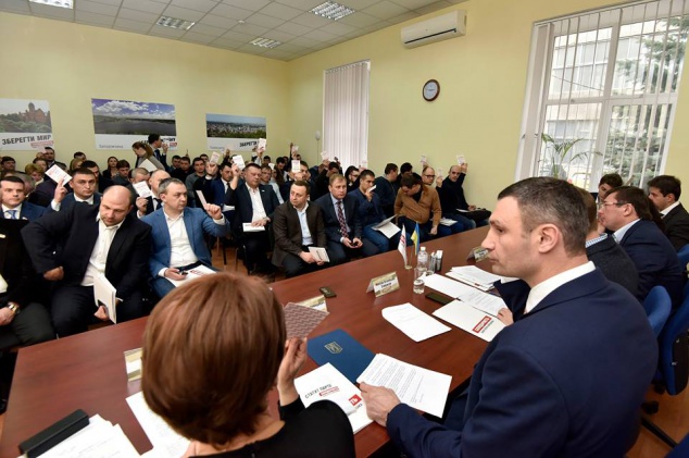 На закрытом съезде БПП Фирсов и Томенко получили “статус тушек”