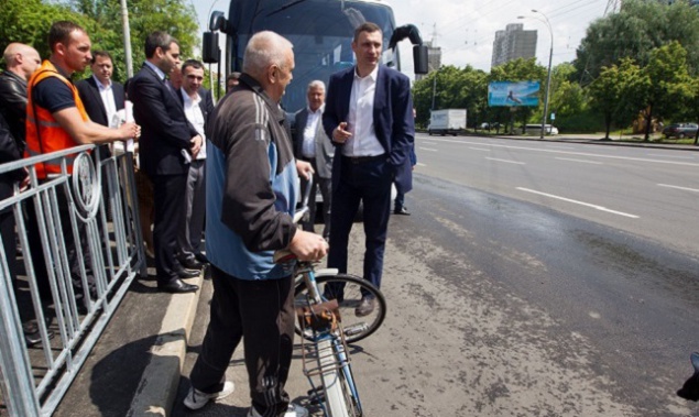 Виталий Кличко: Мы продолжаем капитальный ремонт дорог и начинаем обустраивать повышенные пешеходные переходы