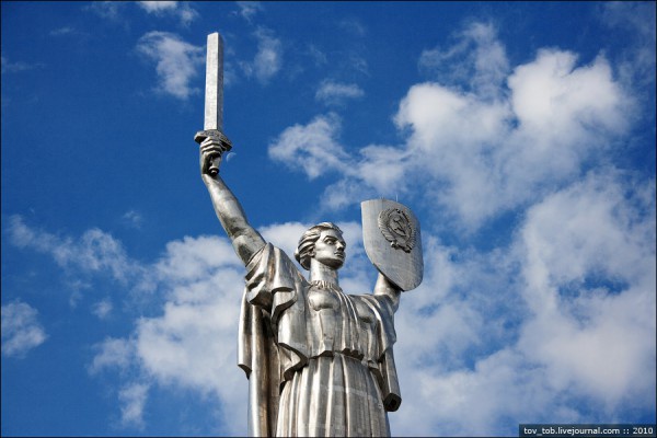 “Родину-мать” в Киеве должны декоммунизировать до конца года