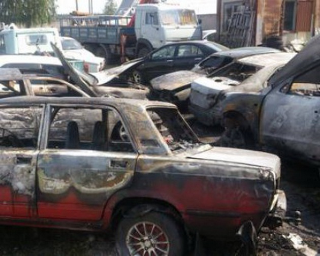 В Боярке 8 автомобилей сгорели на штрафплощадке (фото)