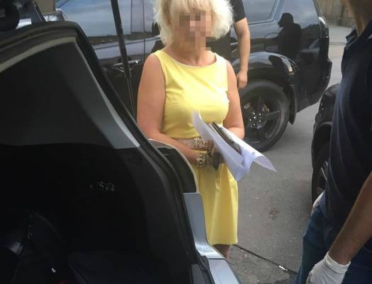 СБУ задержала в Киеве на взятке в 150 тыс. долларов чиновницу Минагрополитики