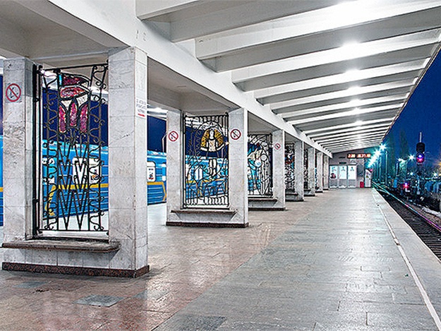 Из-за ремонта эскалатора на месяц ограничат работу столичной станции метро “Лесная”