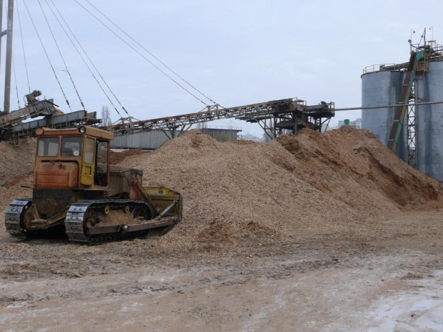 Завод “Фанплит”, загрязняющий киевское левобережье, не спешит переходить на экологичный газ