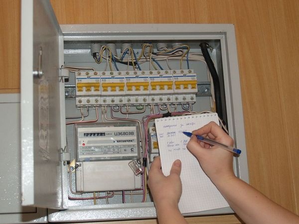 В Киеве в 2016 году вырос спрос на многозонные электросчетчики
