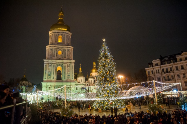 Главную елку в Киеве традиционно пустят на сувениры