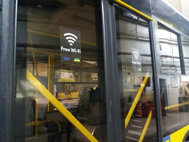 “Киевпастранс” выпустил на линии 10 троллейбусов с бесплатным беспроводным интернетом (фото)