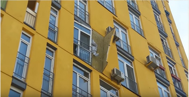 В квартире киевской многоэтажки произошел взрыв: двое пострадавших