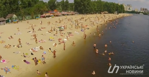 Киевлянам обещают открыть 11 пляжей к началу купального сезона