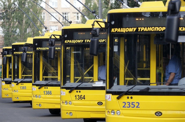 Власти Киева намерены в июле повысить стоимость проезда в метро до 5 гривен, а в наземном транспорте - до 4 гривен