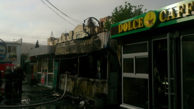В Киеве по непонятным причинам сгорели два киоска (фото)