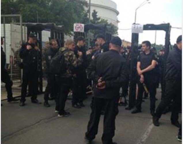 5,5 тысяч полицейских охраняют Марш равенства: изъяты балаклавы и газовые баллончики (фото)