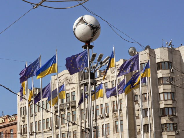 Депутат Киевсовета предлагает убрать с Европейской площади утративший актуальность футбольный мяч