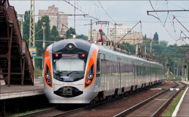 Скорый поезд из Киева в Запорожье до осени будет курсировать ежедневно