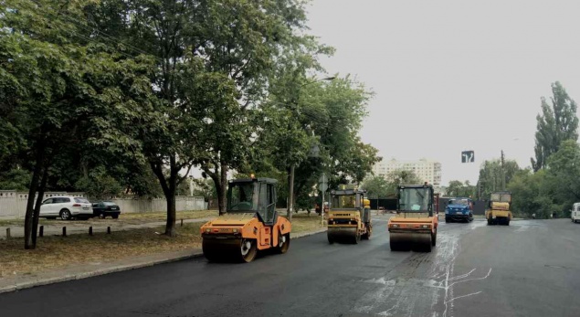 Коммунальщики в Киеве ремонтируют 20 улиц и дорог