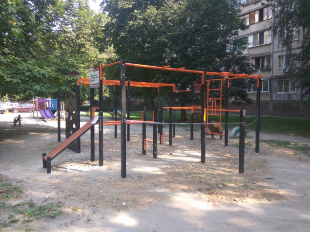 Новые бесплатные спортплощадки StreetWorkout устанавливают в Святошинском районе Киева (фото)
