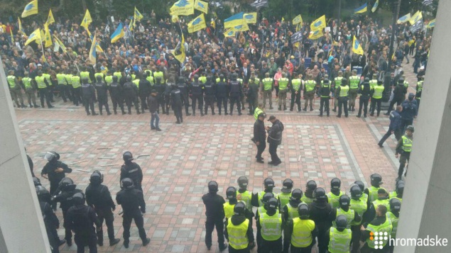 В Киеве на митинге автомобилистов пытались поджечь шины (фото)