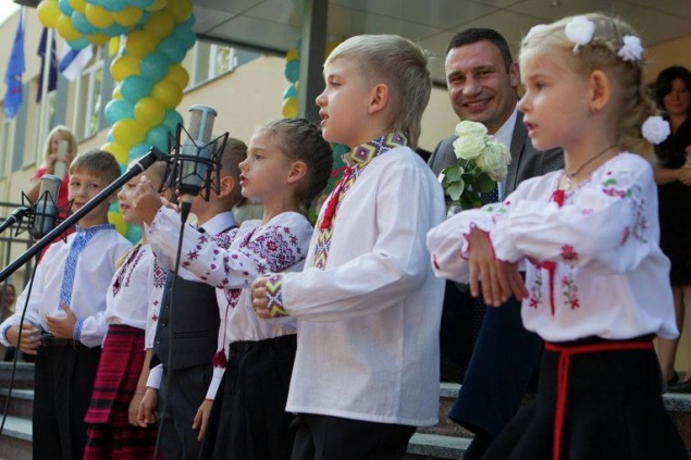 В первый класс в Киеве сегодня пошли 32 тысячи учеников