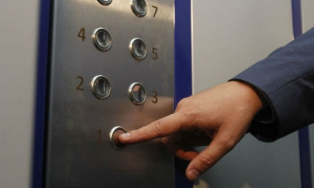 В Киеве отремонтируют аварийные лифты в 6 домах Святошинского района (адреса)