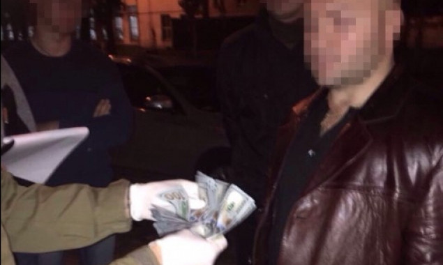 Правоохранители в Киеве задержали на взятке в 3 тыс. долларов полковника ВСУ