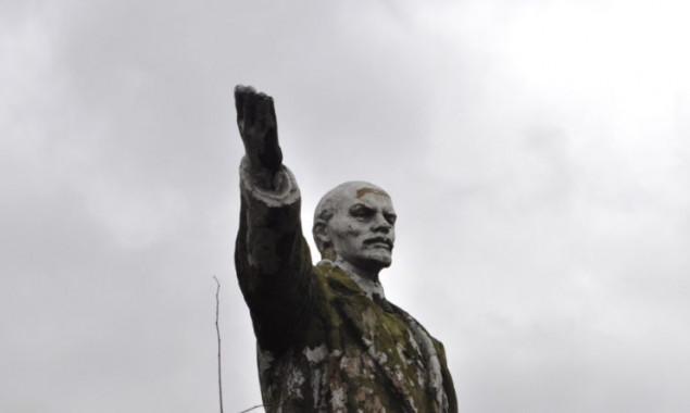 В Киеве нашли уцелевший памятник Ленину (фото)