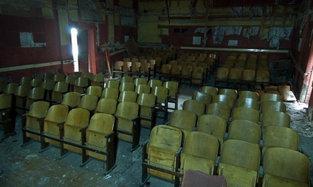 Через суд Киеву пытаются вернуть здание кинотеатра “Молодежный"