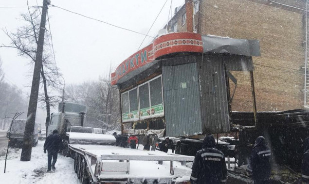 За третью неделю декабря в Киеве демонтировали 8 незаконных временных сооружений (фото)