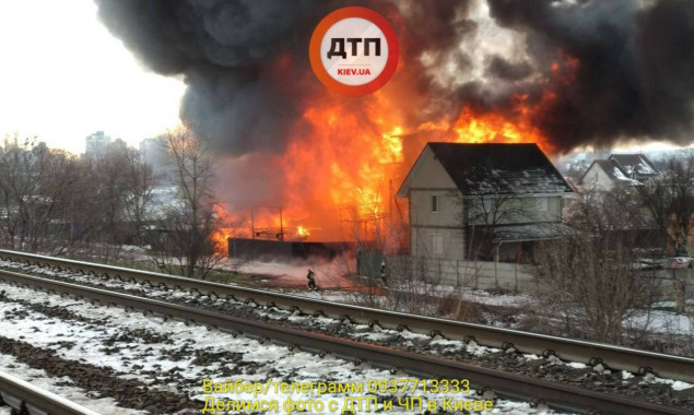 В Киеве масштабное ЧП: выехало 14 пожарных машин (фото)
