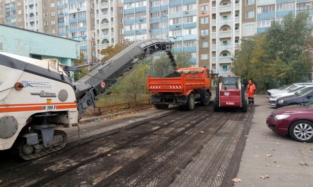 “Киевавтодор” объявил еще 40 тендеров на ремонт межквартальных проездов и придомовых территорий (адреса)