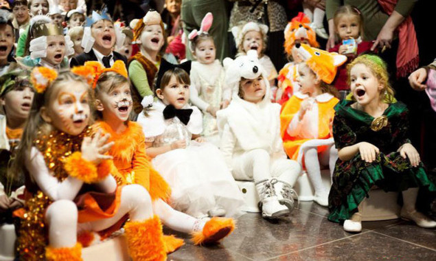 Киев поздравит с новогодними праздниками 15 500 детей, требующих особого социального внимания