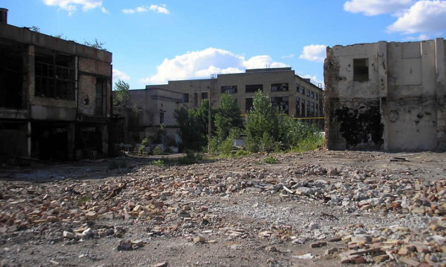 Киевсовет создаст ВКК по решению экологической проблемы завода “Радикал”