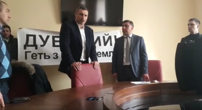 Кличко пообещал активистам остановить скандальную стройку на Мичурина, 44 (видео)
