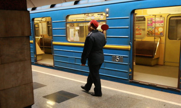 Движение на “красной” ветке киевского метро ограничено
