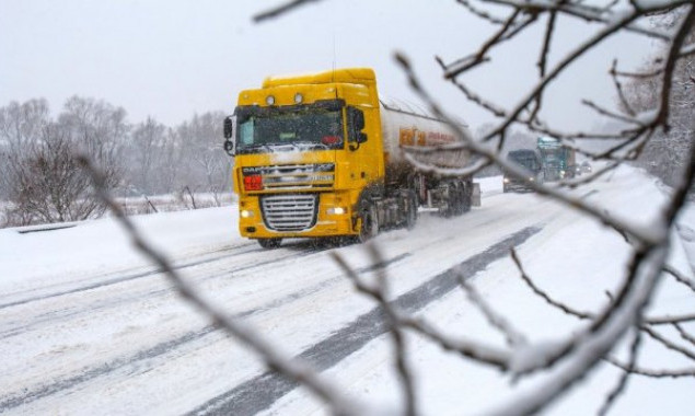 В среду из-за непогоды могут ограничить въезд в Киев грузовиков