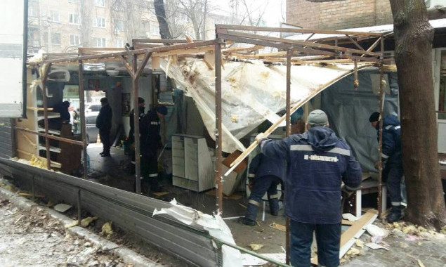На прошлой неделе киевские коммунальщики снесли 29 незаконных сооружений (фото)