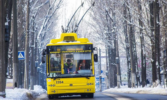 40 трамваев и троллейбусов ночью курсировали по Киеву, чтобы избежать обледенения контактной сети