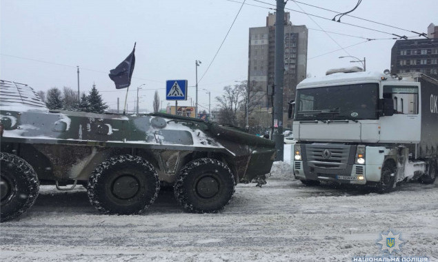 Пробки в Киеве достигли 8 балов: для помощи водителям привлечены БТРы (фото, видео)