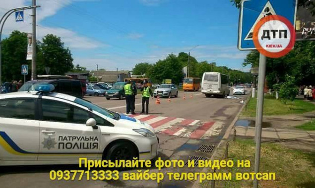Рейсовый автобус в Борисполе сбил детей на пешеходном переходе (фото)