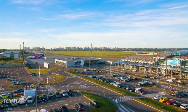 В аэропорту “Киев” сократилось количество свободных паркомест из-за реконструкции терминала