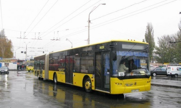 Завтра ярмарки изменят движение киевских автобусов и троллейбусов (схемы движения)