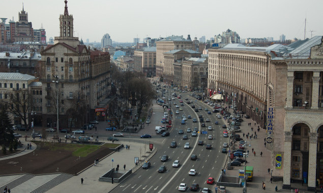 Киевский Крещатик открыт для проезда транспорта