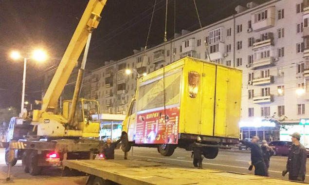 “Киевблагоустройство” продолжает демонтажи в Киеве (фото)