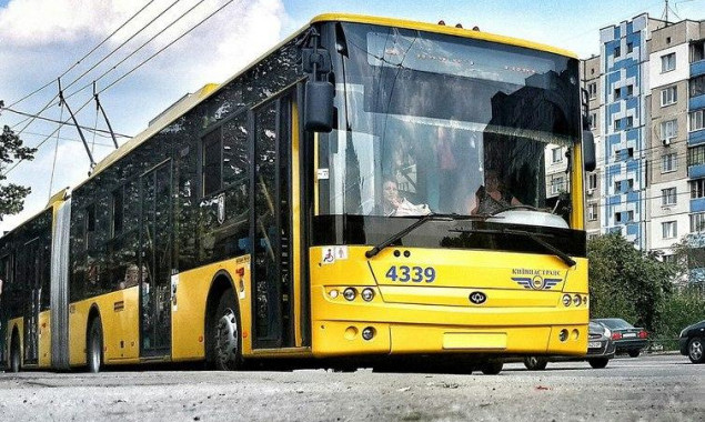 Троллейбусы и автобусы в центре Киева курсируют без соблюдения графика