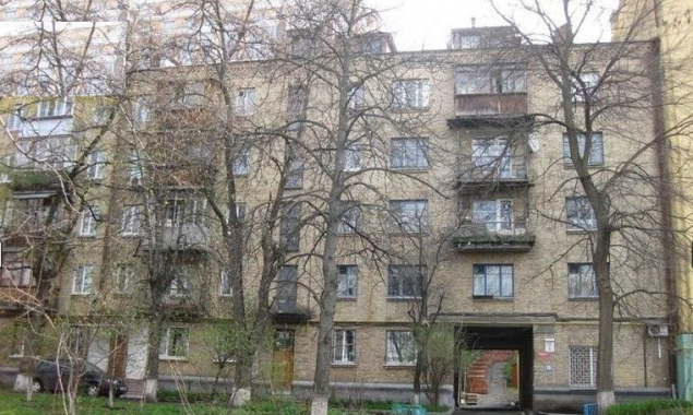 Жильцы многоэтажки на Печерске в Киеве обратились в прокуратуру из-за ремонта лестничных площадок