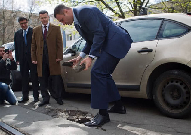 “Киевавтодор” отдал полмиллиарда гривен на капремонт двух столичных улиц в одни руки