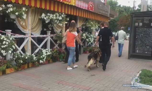 Неизвестные устроили стрельбу в одном из ресторанов в центре Киева (фото, видео)