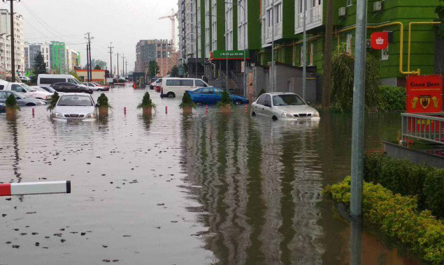 На Киевщине в результате дождей подтопило жилые дома