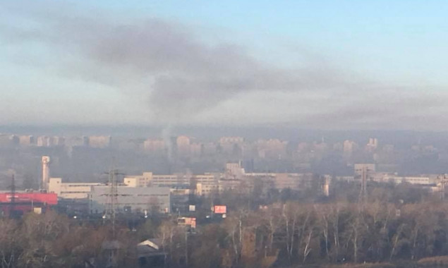 Жители Оболони все больше жалуются на загрязнение воздуха асфальтовым заводом КП “Автодорсервис”